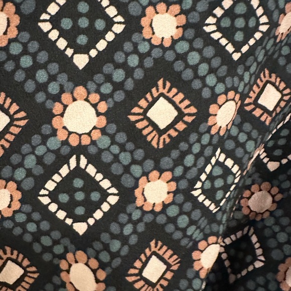 Elegant Black and Pink Geometric Pattern Dress - Picture 4 of 4